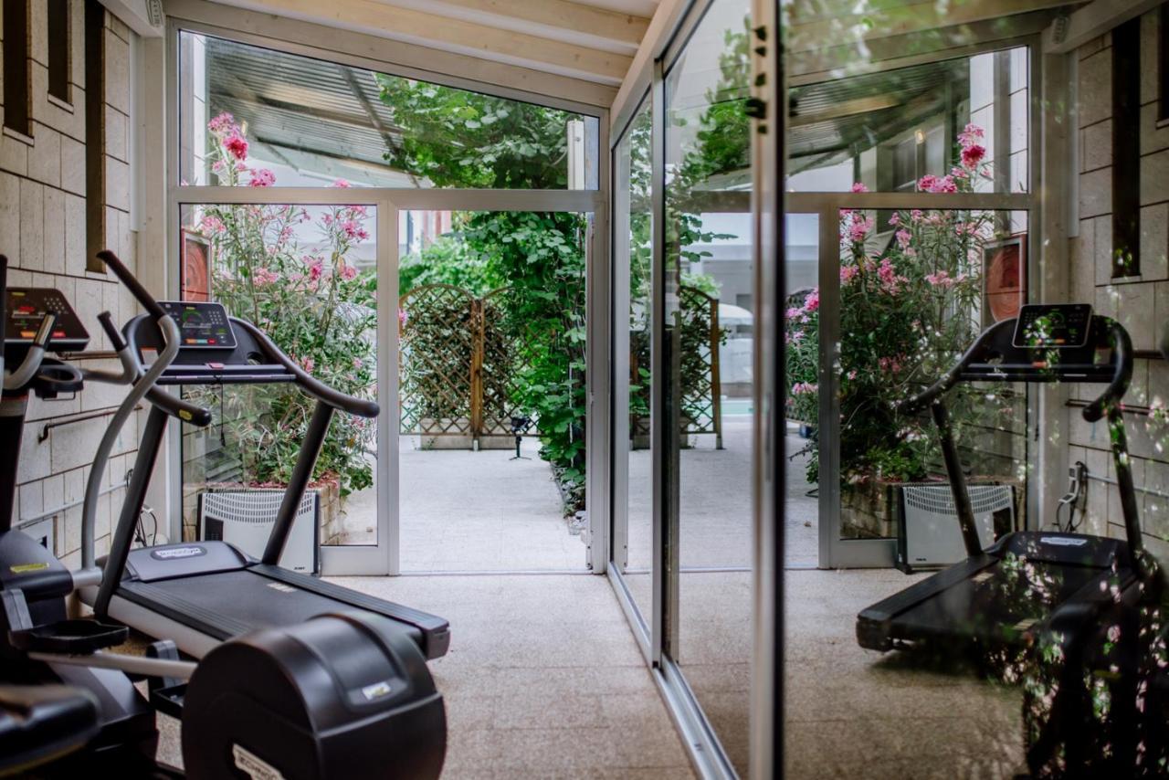 Hotel Lalla Beauty & Relax Cesenatico Exterior photo